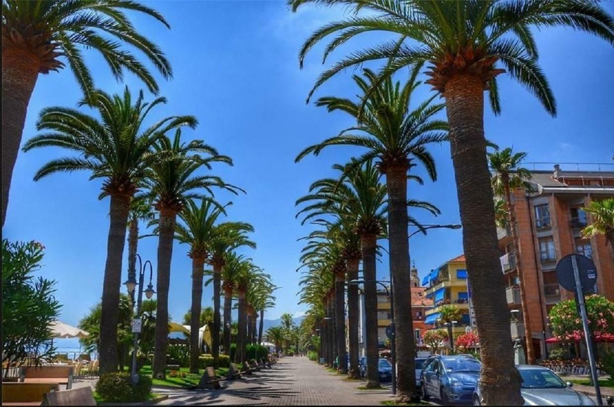 Hotel La Milanese Pietra Ligure Extérieur photo
