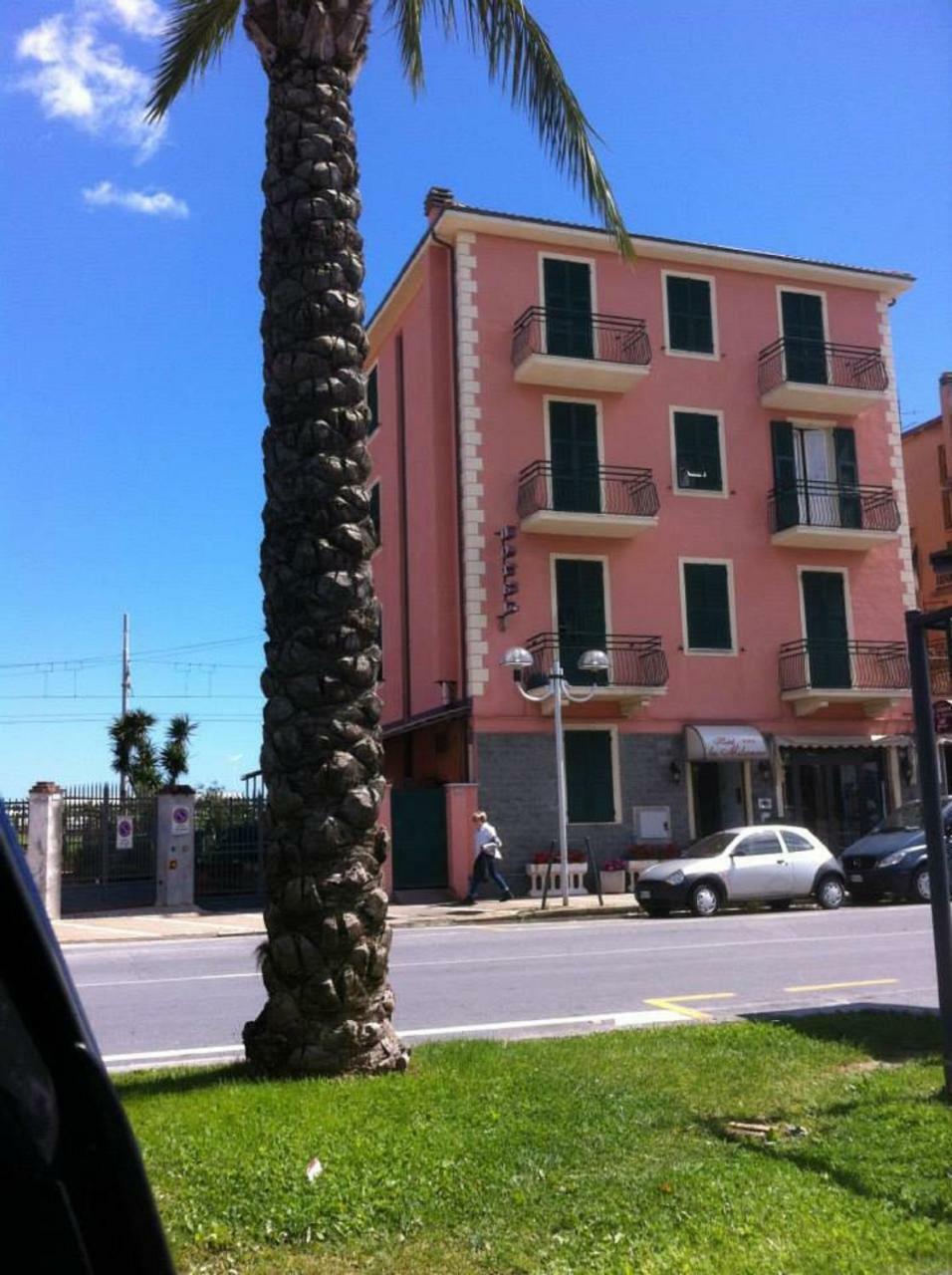 Hotel La Milanese Pietra Ligure Extérieur photo