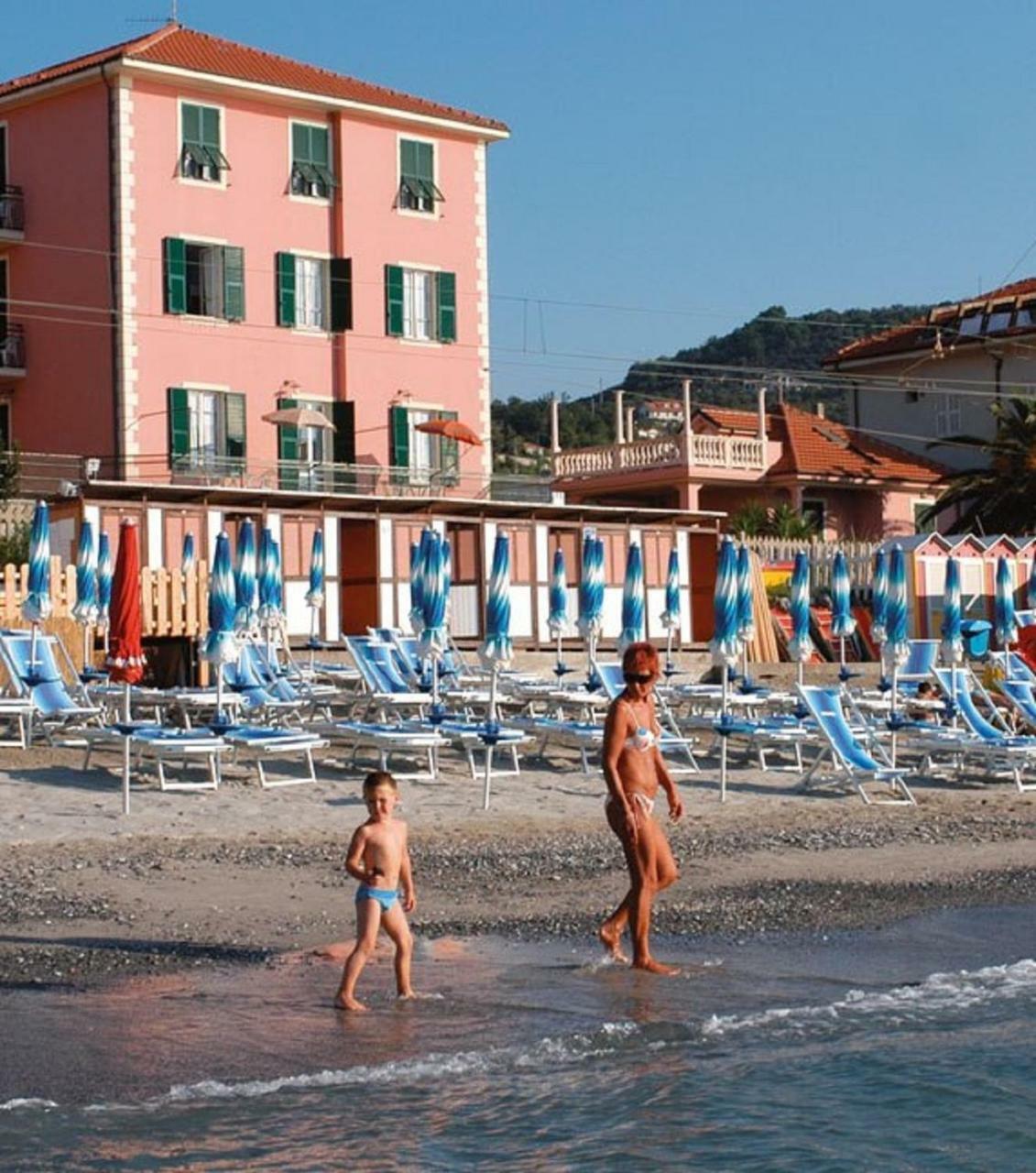 Hotel La Milanese Pietra Ligure Extérieur photo