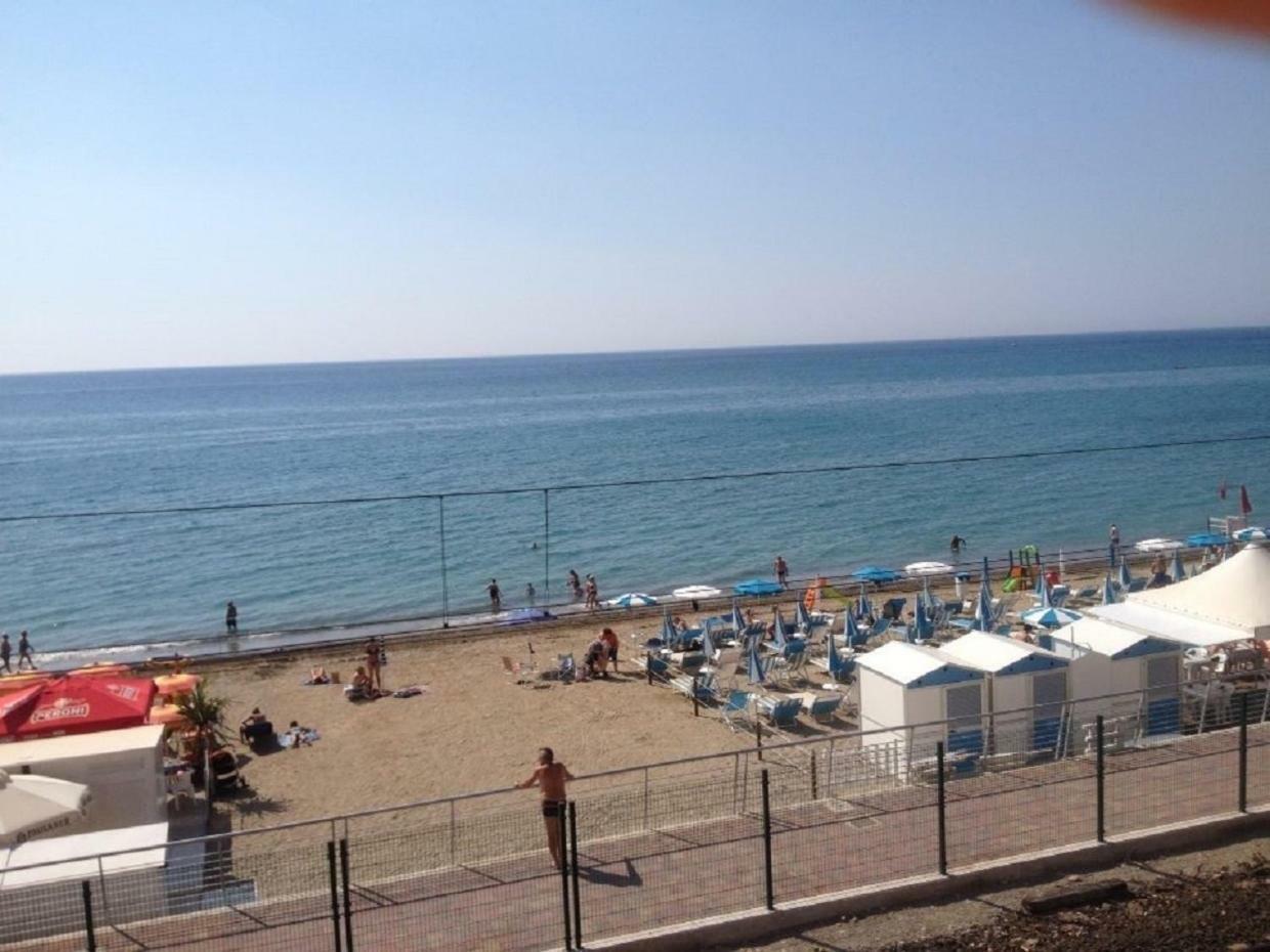 Hotel La Milanese Pietra Ligure Extérieur photo