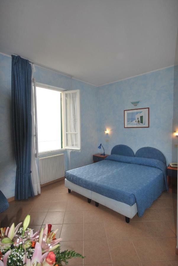 Hotel La Milanese Pietra Ligure Extérieur photo